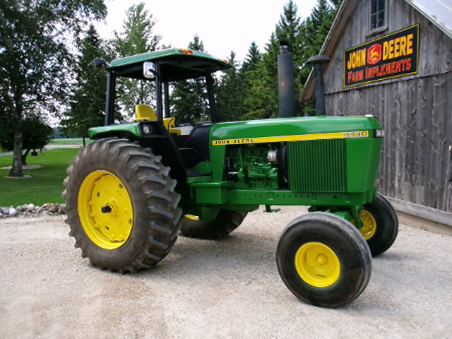 John Deere 4430